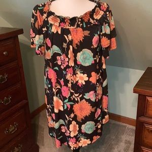 Ladies floral tunic size medium